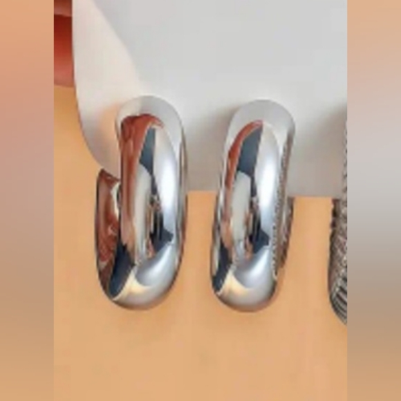 Jewelry - NEW Women fashion Silver Hoop Mini Earrings